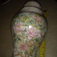 Vintage Shibatta bone china Urn made in japan.28 x15 cm.