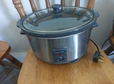 Slow cooker