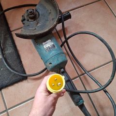 Makita GA9020 Angle Grinder 110V