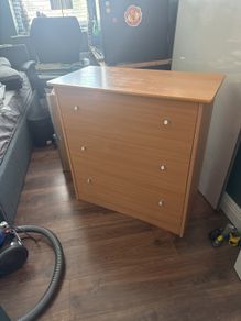 Chests of drawers