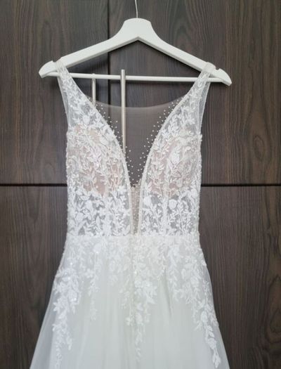 A Line Wedding Dress and Veil