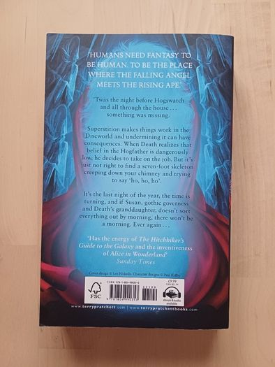 Hogfather by Terry Pratchett (A Christmas Discworld Fantasy Paperback 2022)