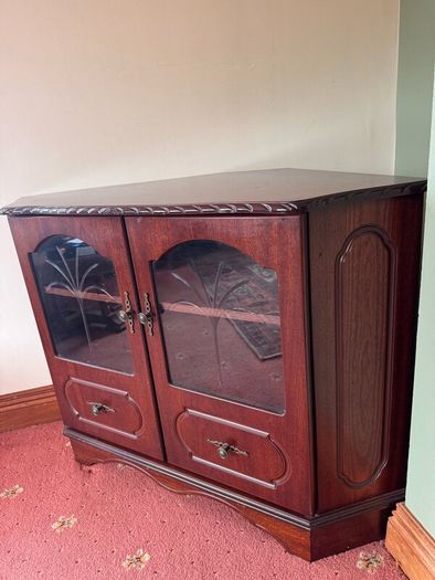 Traditional Wooden Corner Cabinet/ TV Stand
