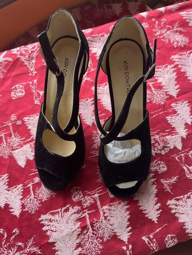 Brand new black high heels in UK size 5