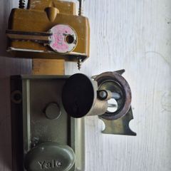A Yale front door lock,blt and key.