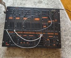 Behringer 2600