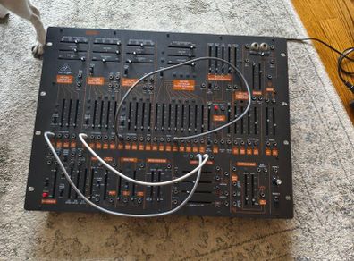 Behringer 2600