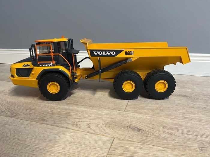 Bruder Volvo Dumper