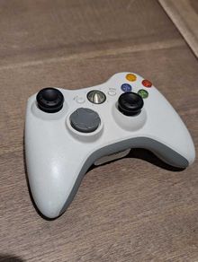 XBox 360 White Controller with Black cover caps