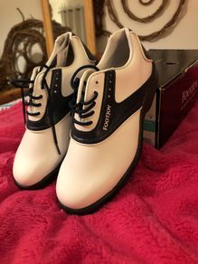 Ladies size 5 golf shoes