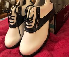 Ladies size 5 golf shoes