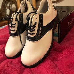 Ladies size 5 golf shoes