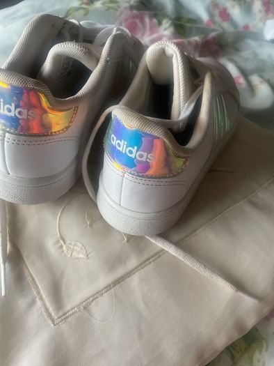 girls white adidas runners