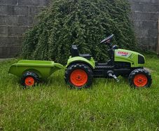 Kids Ride Tractor CLAAS with trailer.