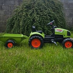 Kids Ride Tractor CLAAS with trailer.