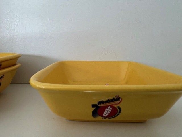 4 x Weetabix 70th Anniversary And 1 x Cornflakes Cereal Bowls. In Excellent Condition Total 6 cereal Bowls