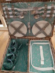 Picnic Basket x 4 people - Brand New (tags removed)