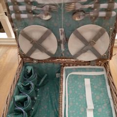 Picnic Basket x 4 people - Brand New (tags removed)