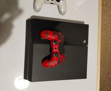Ps4  2 controler  w/ HDMI cable
