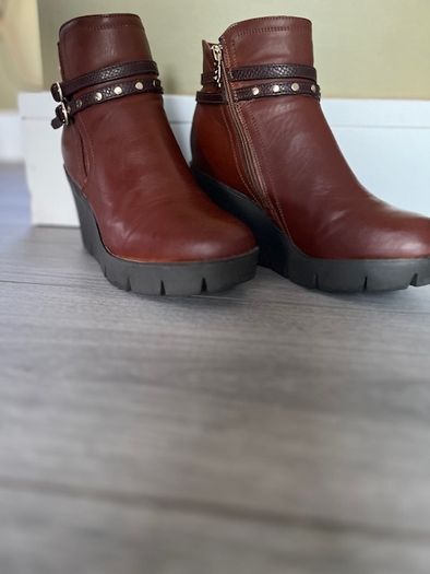 Brown Leather Ankle Boots With Wedge Size 40 (uk 7).  Spanish Brand Xti Quality Soft Leather Boots & Excellent Condition