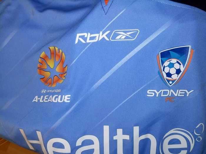 Mint 2006/07 Sydney FC Reebok Home Jersey Size S(adults)