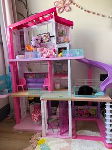 Barbie dreamhouse +car & accessories