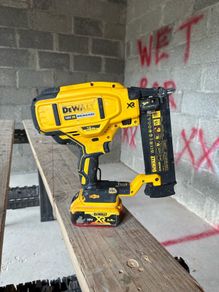 Dewalt 18g Pin Gun