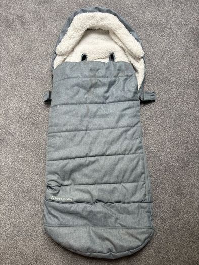Uppababy Vista bassinet, toddler seat, footmuff and buggy board