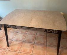 Extendable Table & 6 Chairs