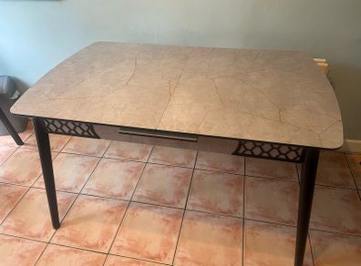 Extendable Table & 6 Chairs