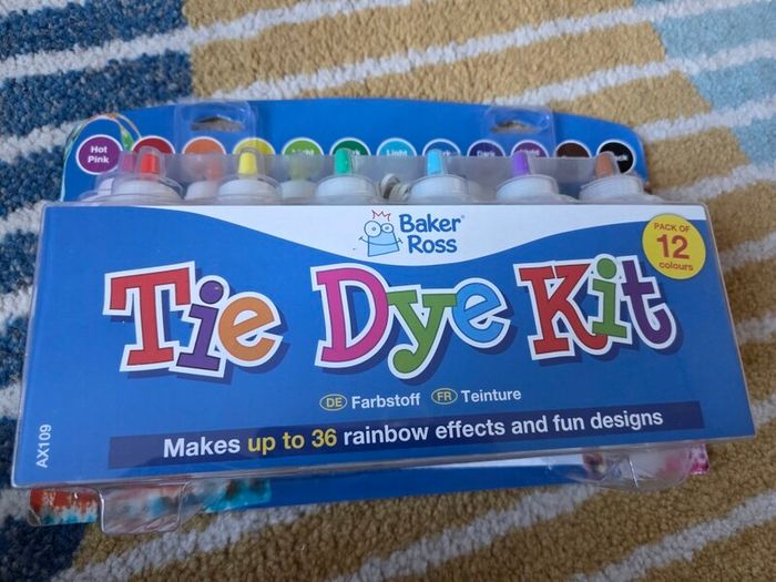 Tie dye kit