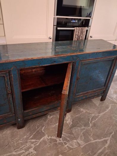 Stunning Chinese lacquer wooden cabinet
