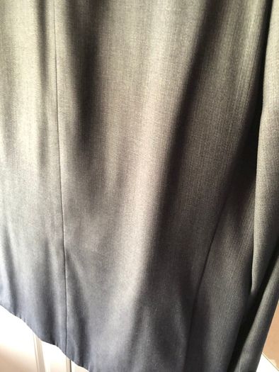 Daniel Grahame 2 piece suit size 42S like new CLEAR OUT