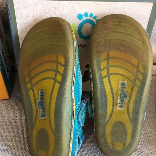 barefoot size 4(women's )and girls 11.5