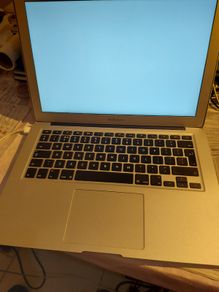 Apple MacBook Air 13 inch, Model A1369,  i5,  1,7GHz, no Ram, needs Ram, excellent cosmetic condition
