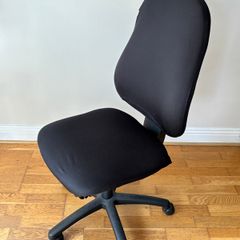 Black office chair with adjustable height