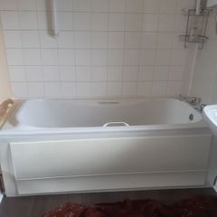 White Bath with handles