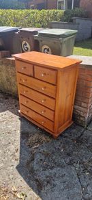 chest of drawers