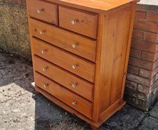 chest of drawers