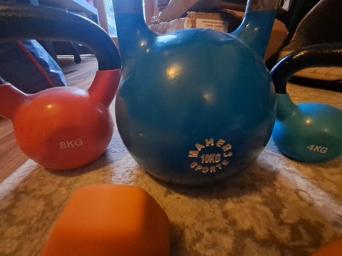 Home Gym Weights Set Kettlebells & Dumbbells 10kg, 8kg, 4kg, 3kg & 1kg