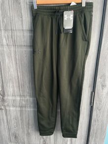 BWNT Under Armour Bottoms YMD