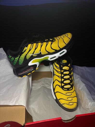 Nike Airmax plus varsity maize multiple sizes