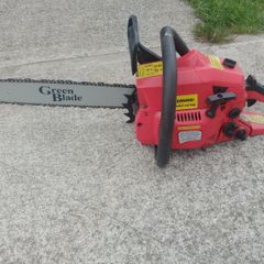 Petrol chainsaw