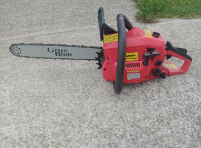 Petrol chainsaw
