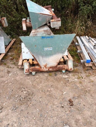 Dairymaster electric feeders