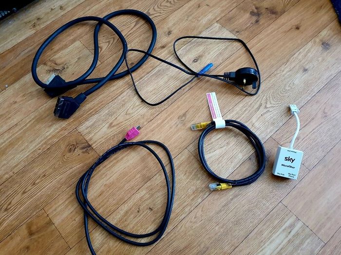 Sky+ HD Box (DRX890) 500GB - Powers On - Includes Cables