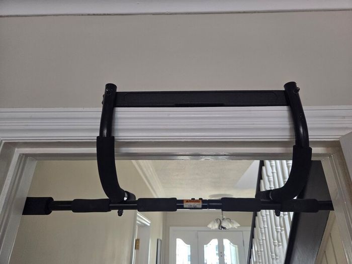 over door pull up bar