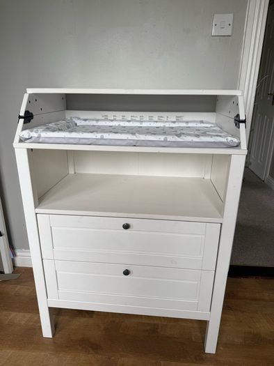 baby changing table