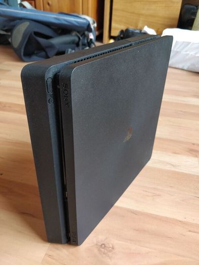 PlayStation 4 (with 3 games)