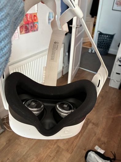 Meta Quest 3S 128GB All-In-One Mixed Reality Headset and Controllers